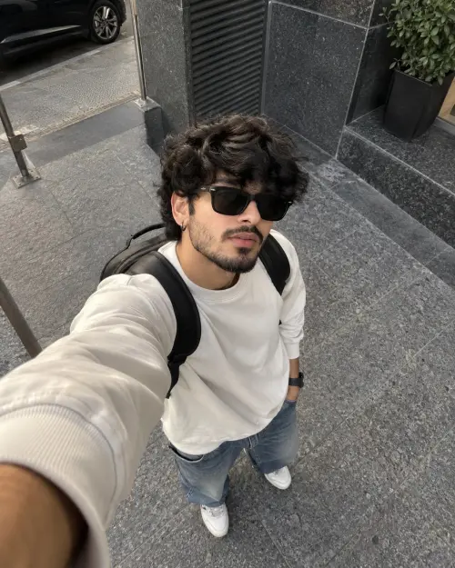 Urban Overhead Selfie 📸 | City Vibes — AI Photo Editing Prompt on Faymas