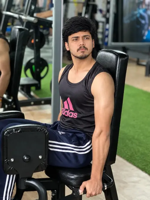Focused Gym Training Portrait — AI Photo Editing Prompt on Faymas