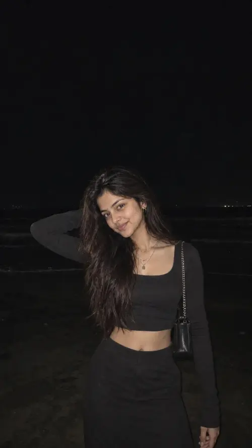 Viral Night Beach Girl' Prompt — AI Photo Editing Prompt on Faymas
