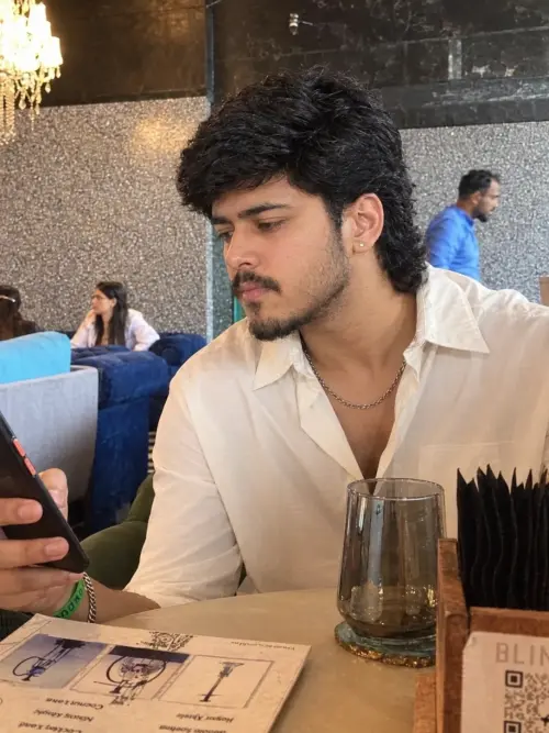 Candid Café Portrait — AI Photo Editing Prompt on Faymas